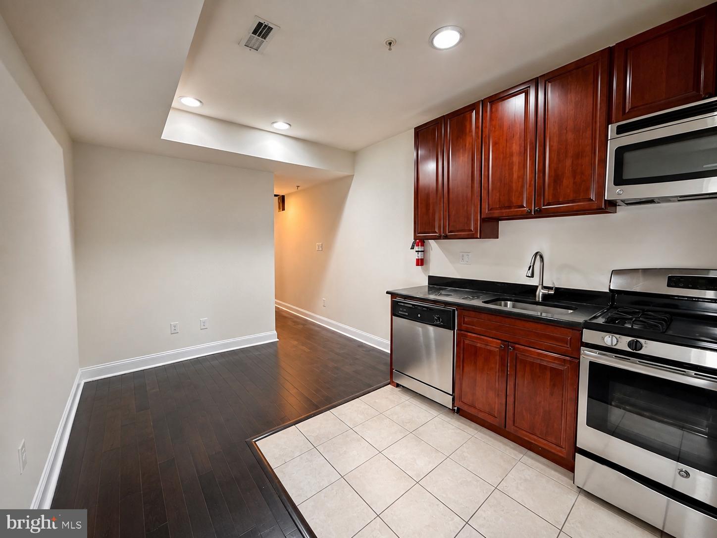 2007 N 16th St, Philadelphia, PA 19121 photo