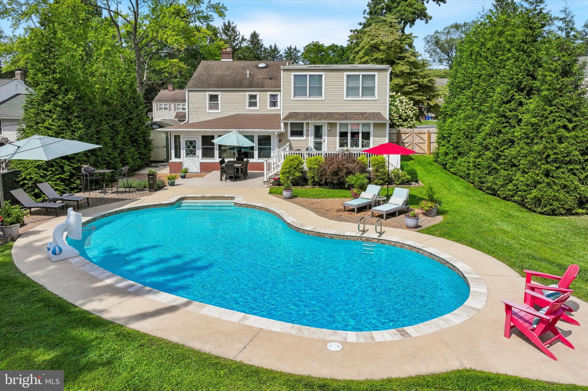 49 Weathervane Rd, Aston, PA 19014