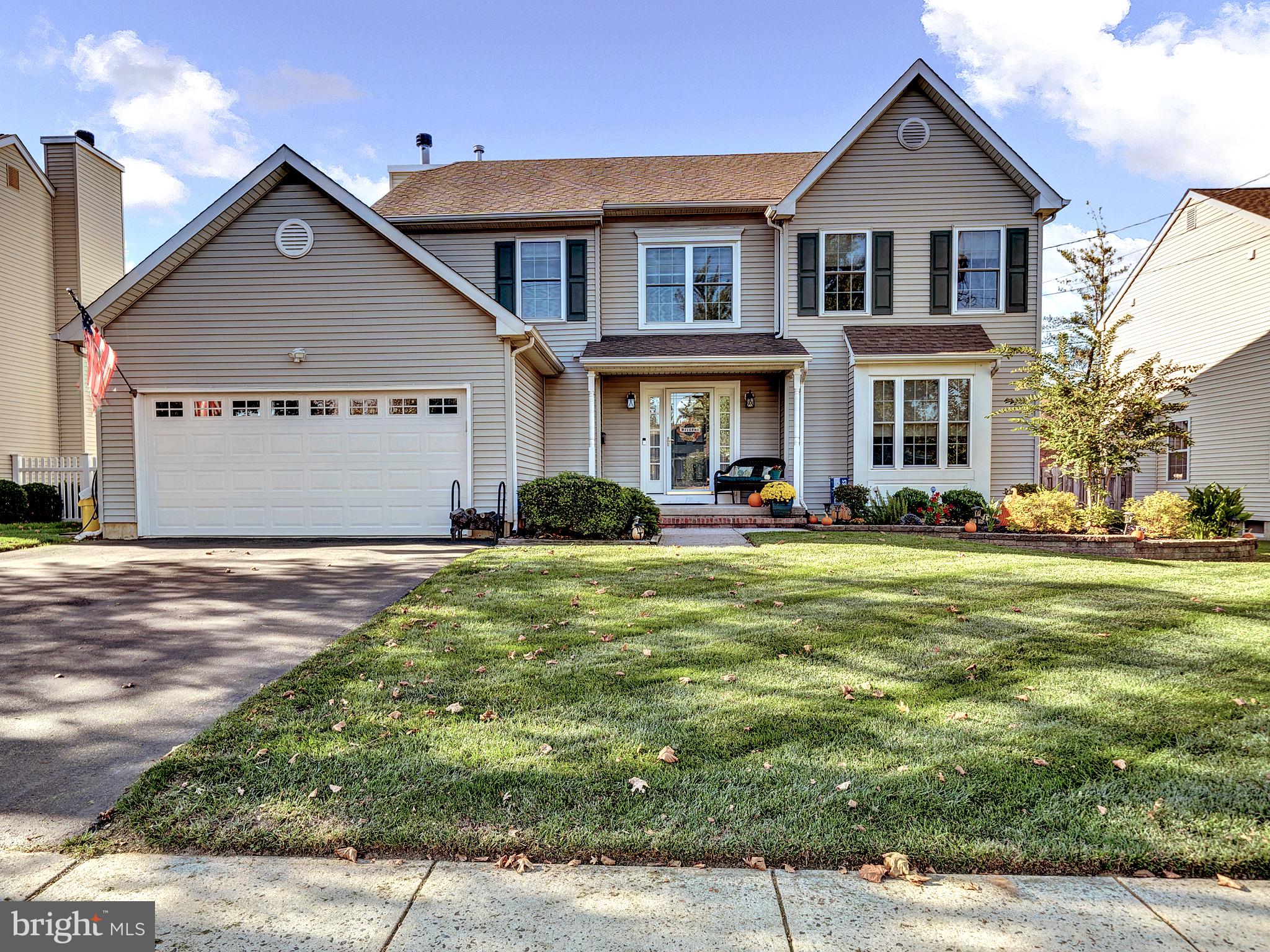 176 Acres Dr, Hampton, NJ 08690
