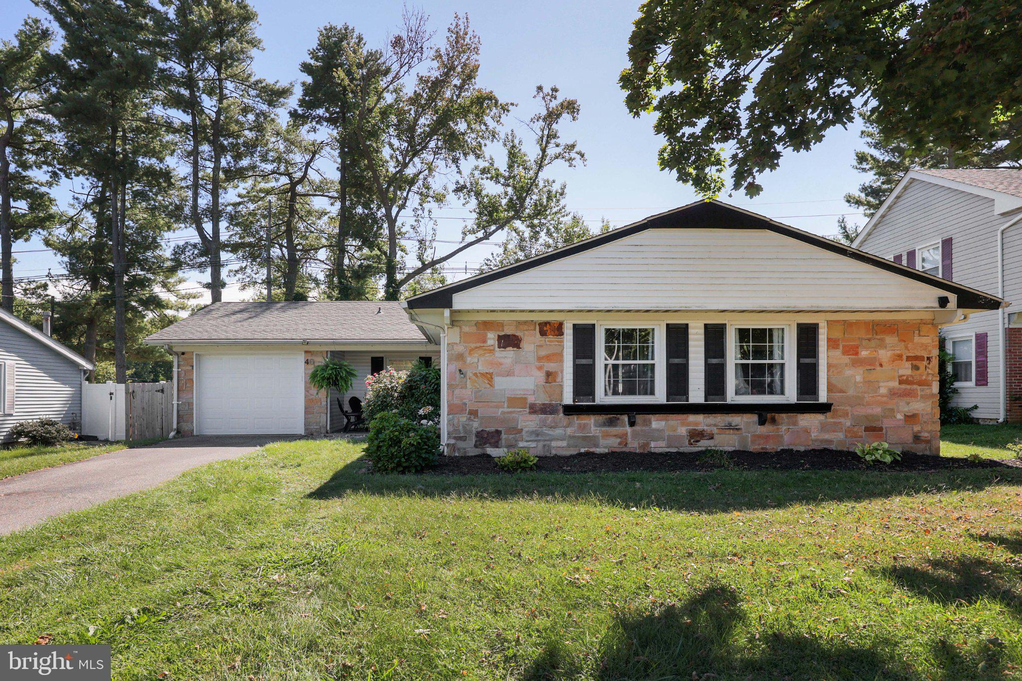 40 Holiday Ln, Willingboro, NJ 08046 photo