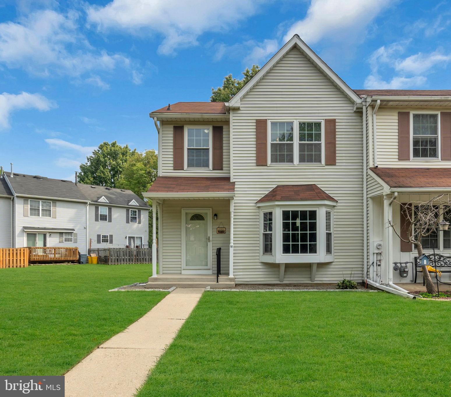 16 Dunmoor Ct, Hampton, NJ 08690
