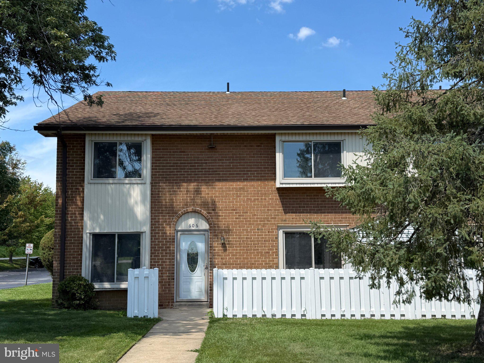606 Cobble Creek Curv, Newark, DE 19702