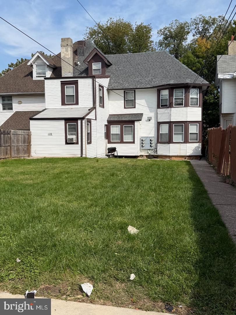 122 Main St, Darby, PA 19023