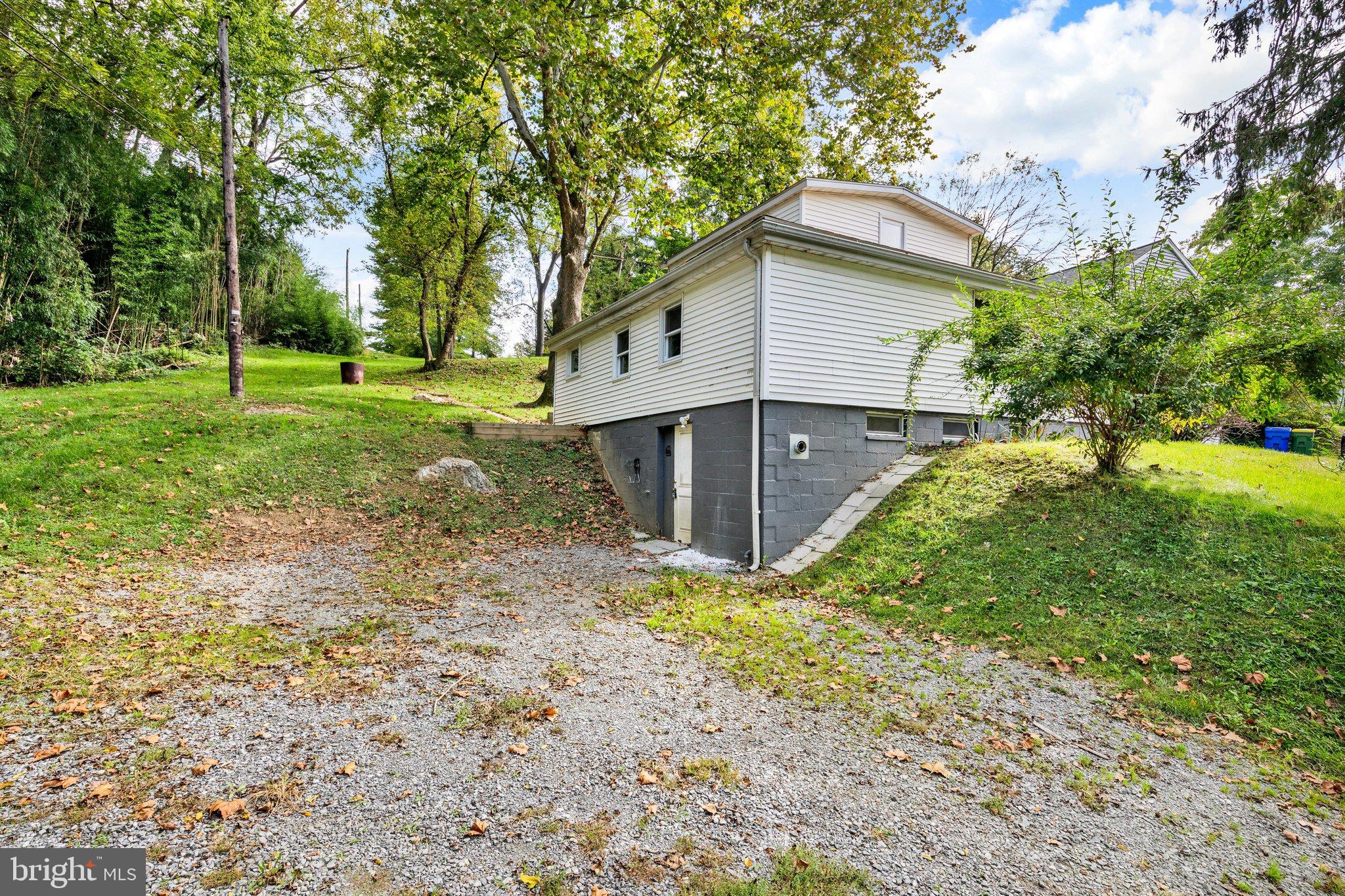 2017 Millcreek Rd, Lancaster, PA 17602 photo