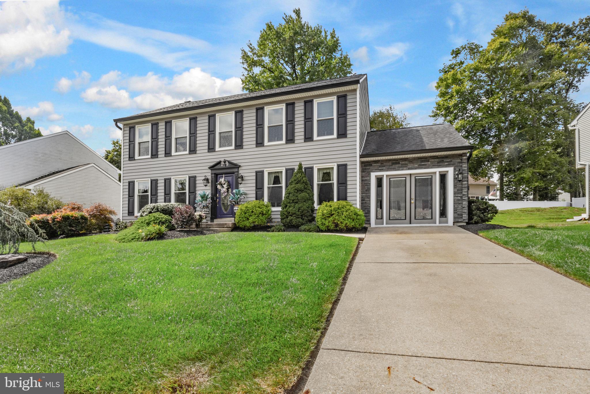 12 Gloucester Ct, Newark, DE 19702