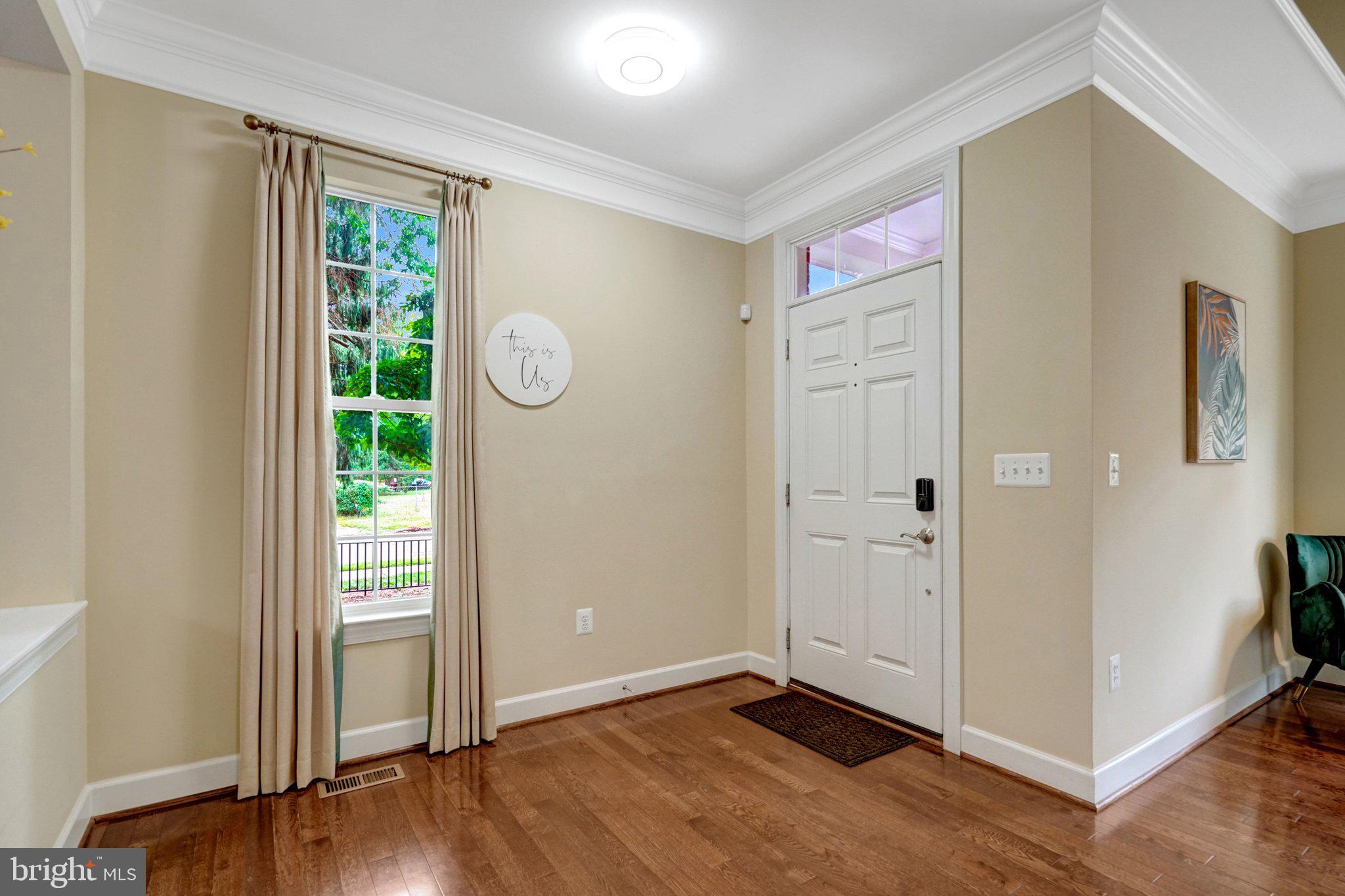 5815 Falls Gate Ct, Falls Church, VA 22041 photo