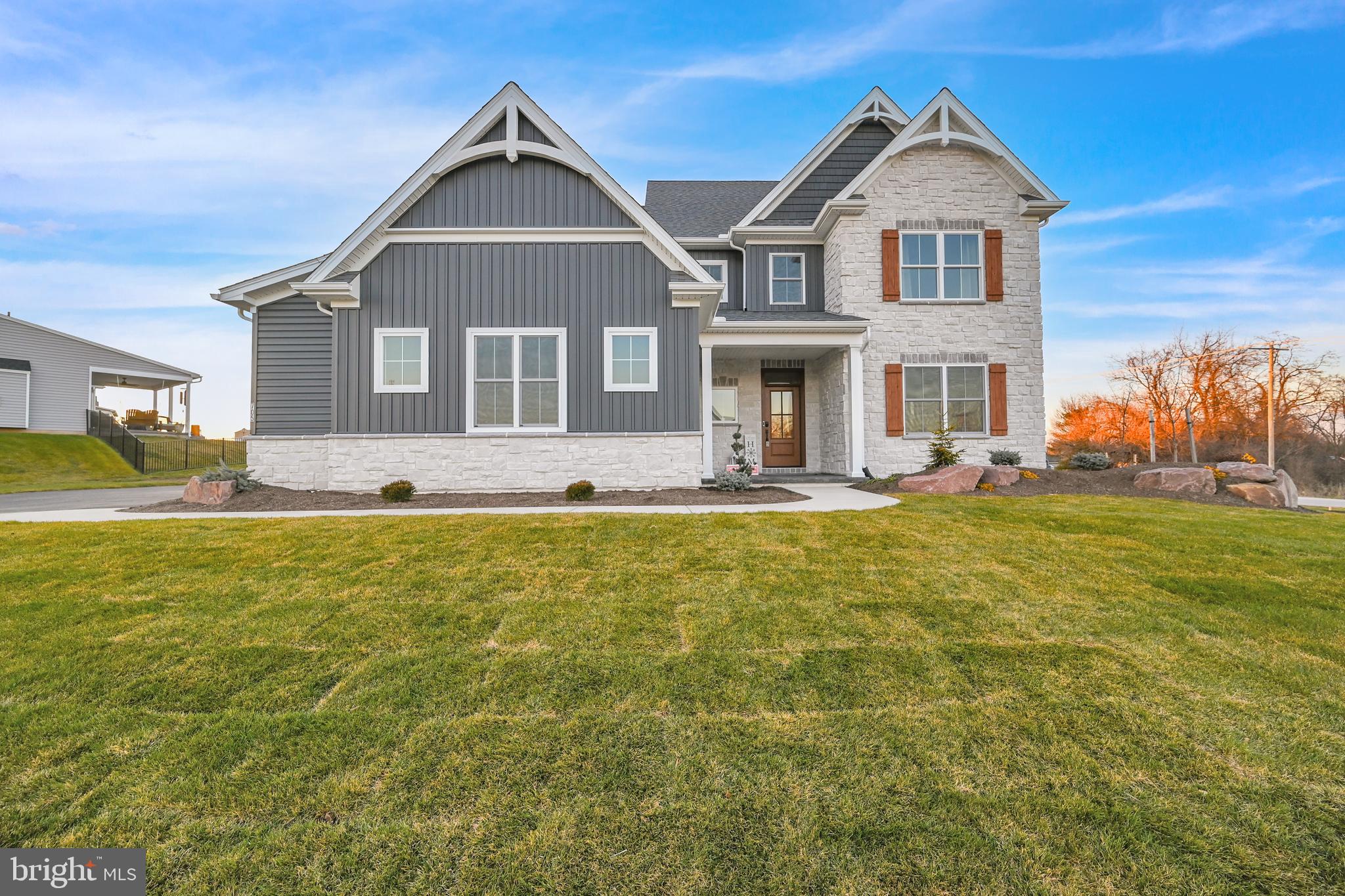 705 Oxford Dr, York, PA 17406