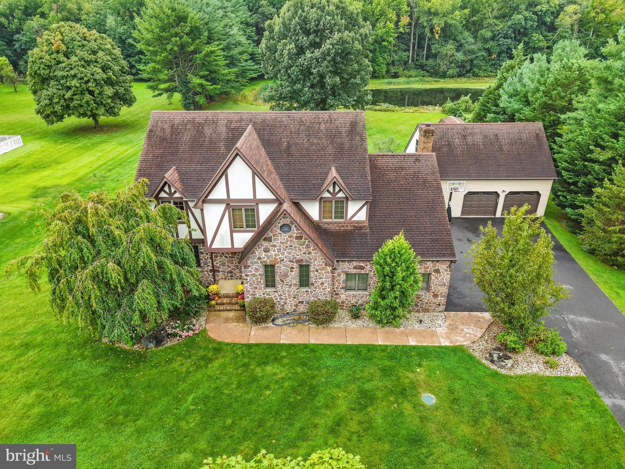 28 Hockey Dr, Columbus, NJ 08022