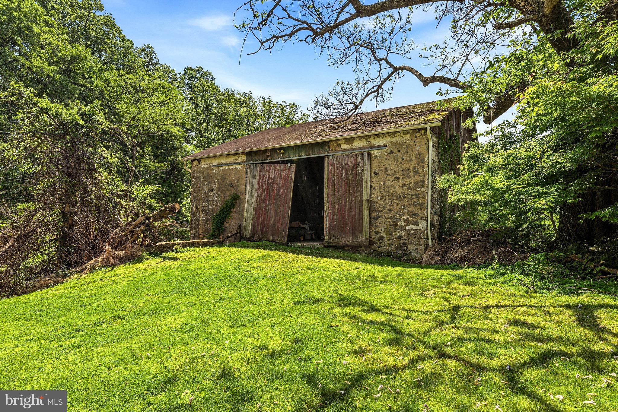 1383 Hickory Hill Rd, Chadds Ford, PA 19317 photo
