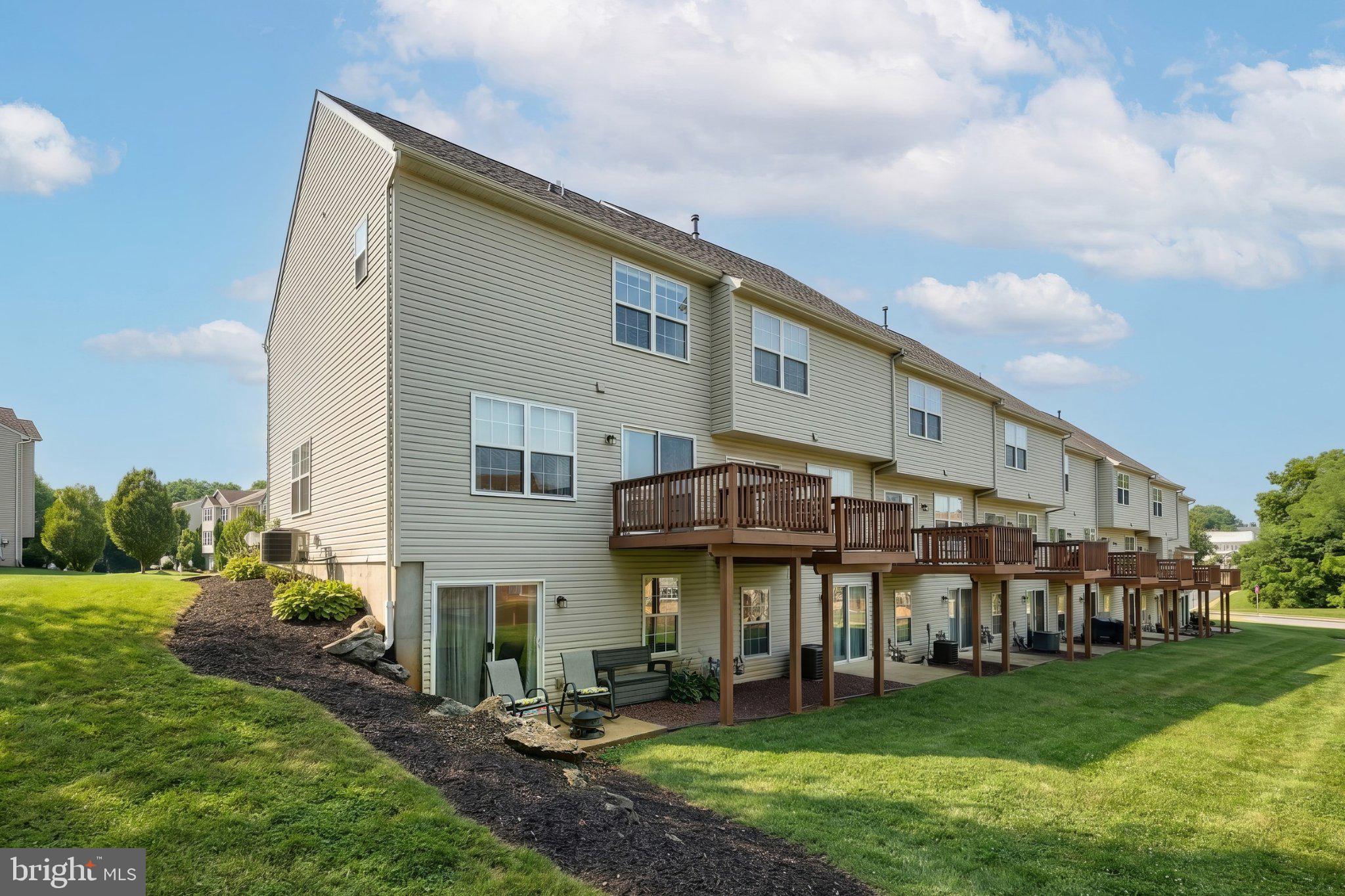 29 Buttonwood Ln, York, PA 17406 photo