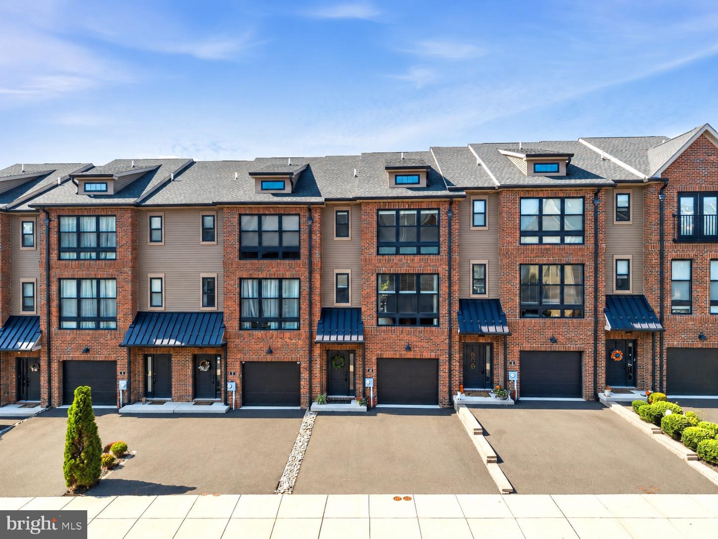 10 Sienna Pl, Feasterville Trevose, PA 19053