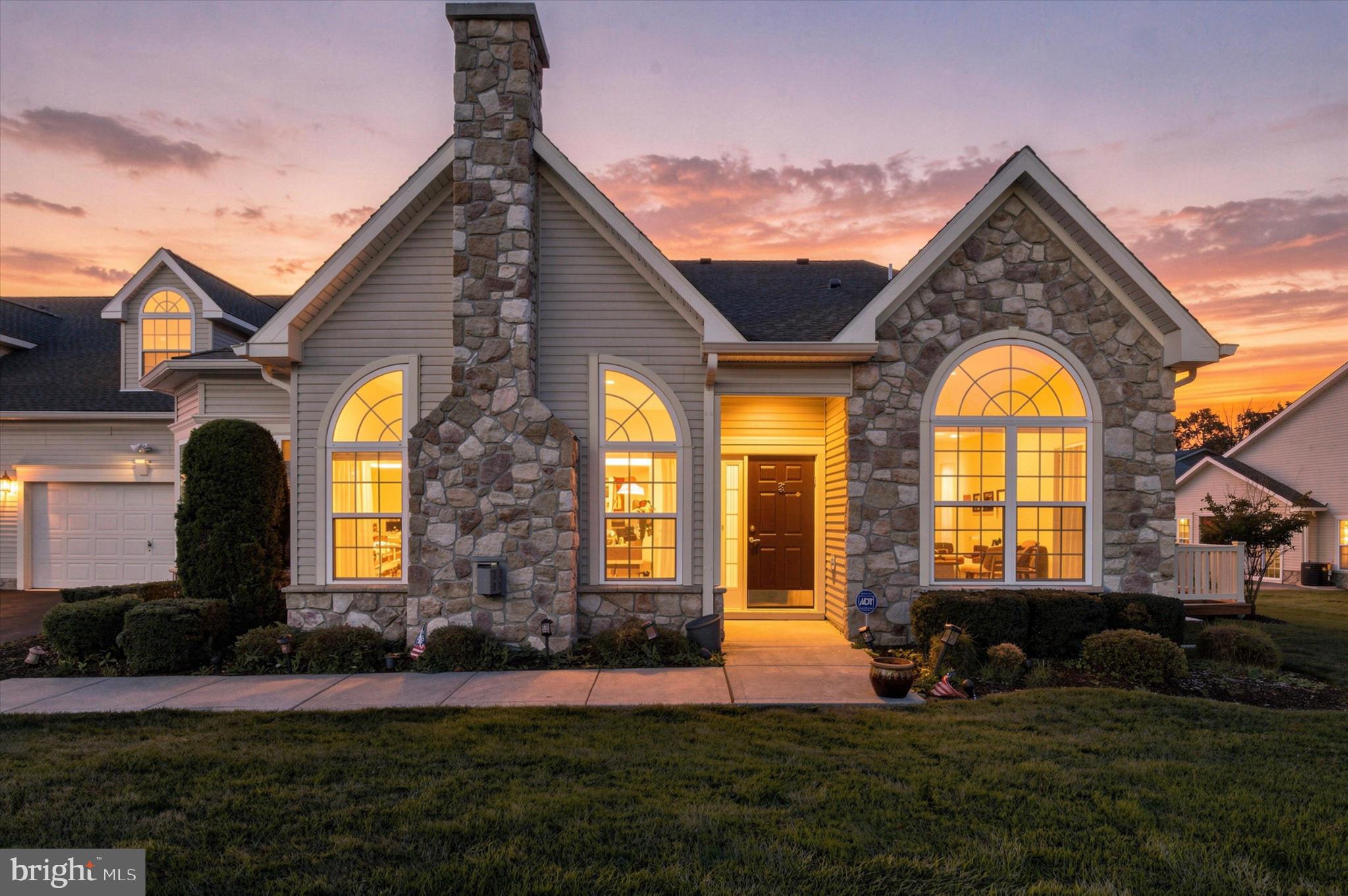 162 Fairway Dr, Warminster, PA 18974