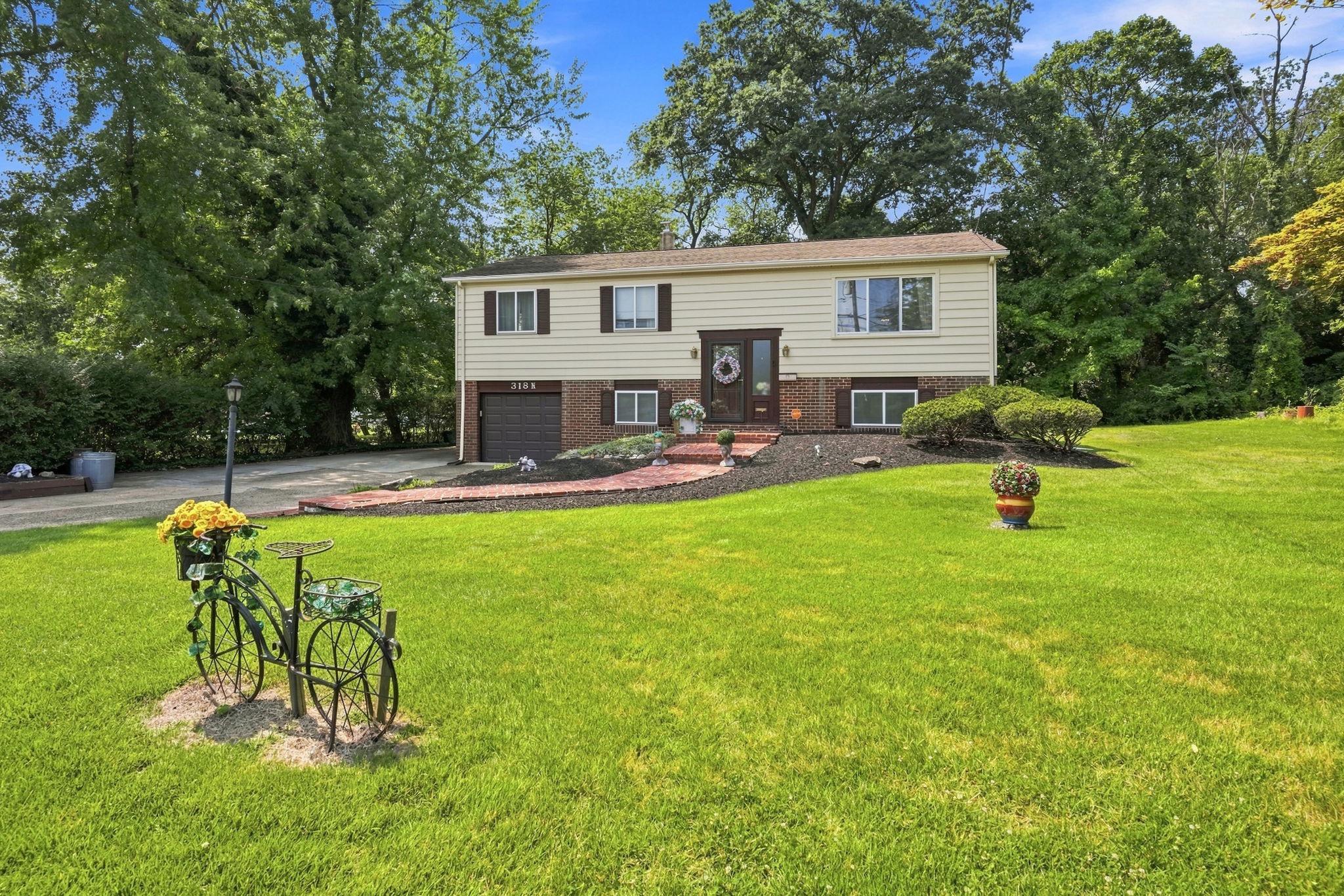 318 Warwick Rd, Lawnside, NJ 08045