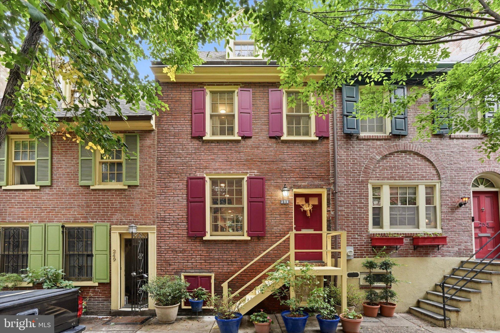 251 Warnock St, Philadelphia, PA 19107