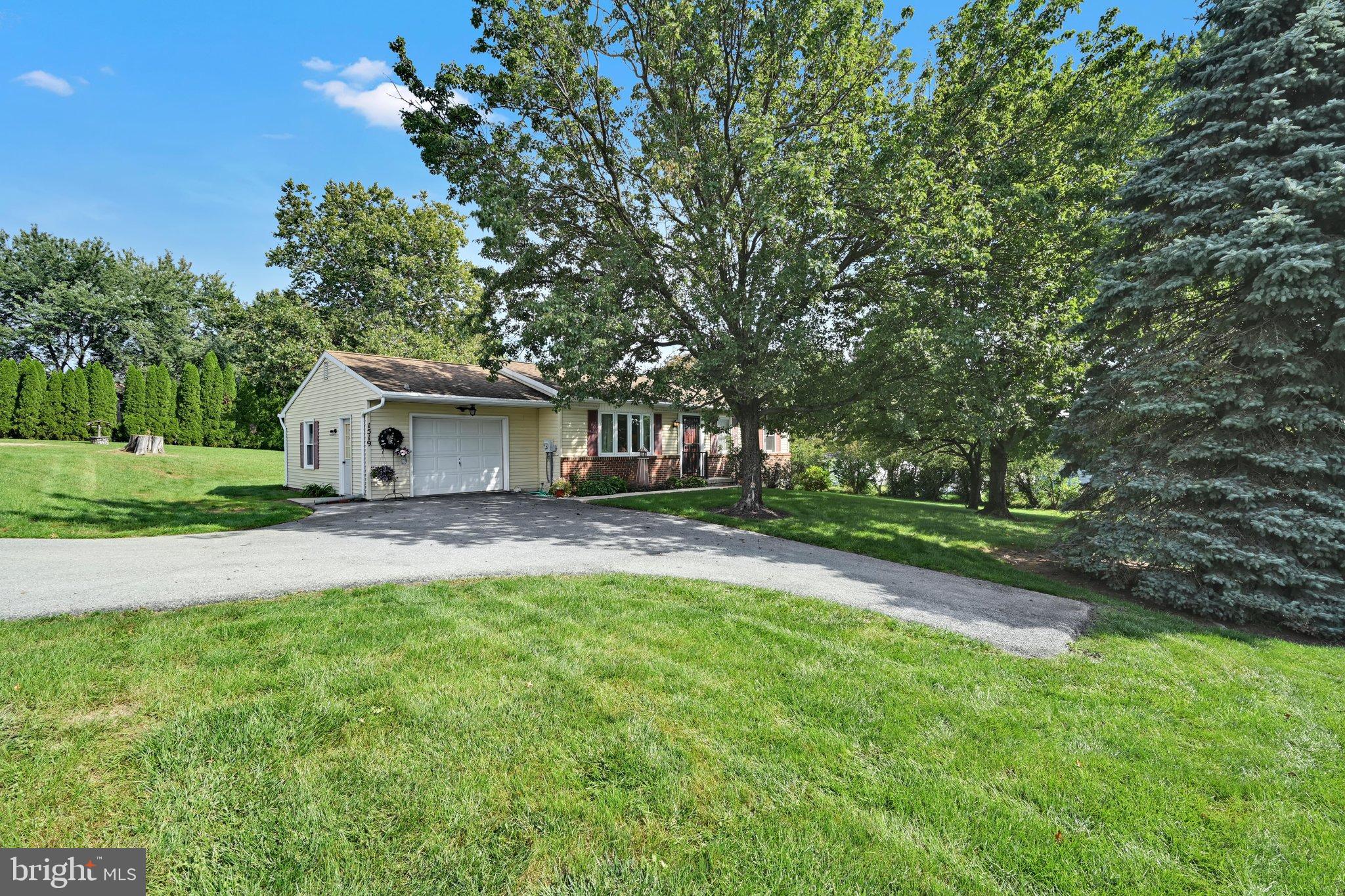 1519 E Newport Rd, Lititz, PA 17543 photo