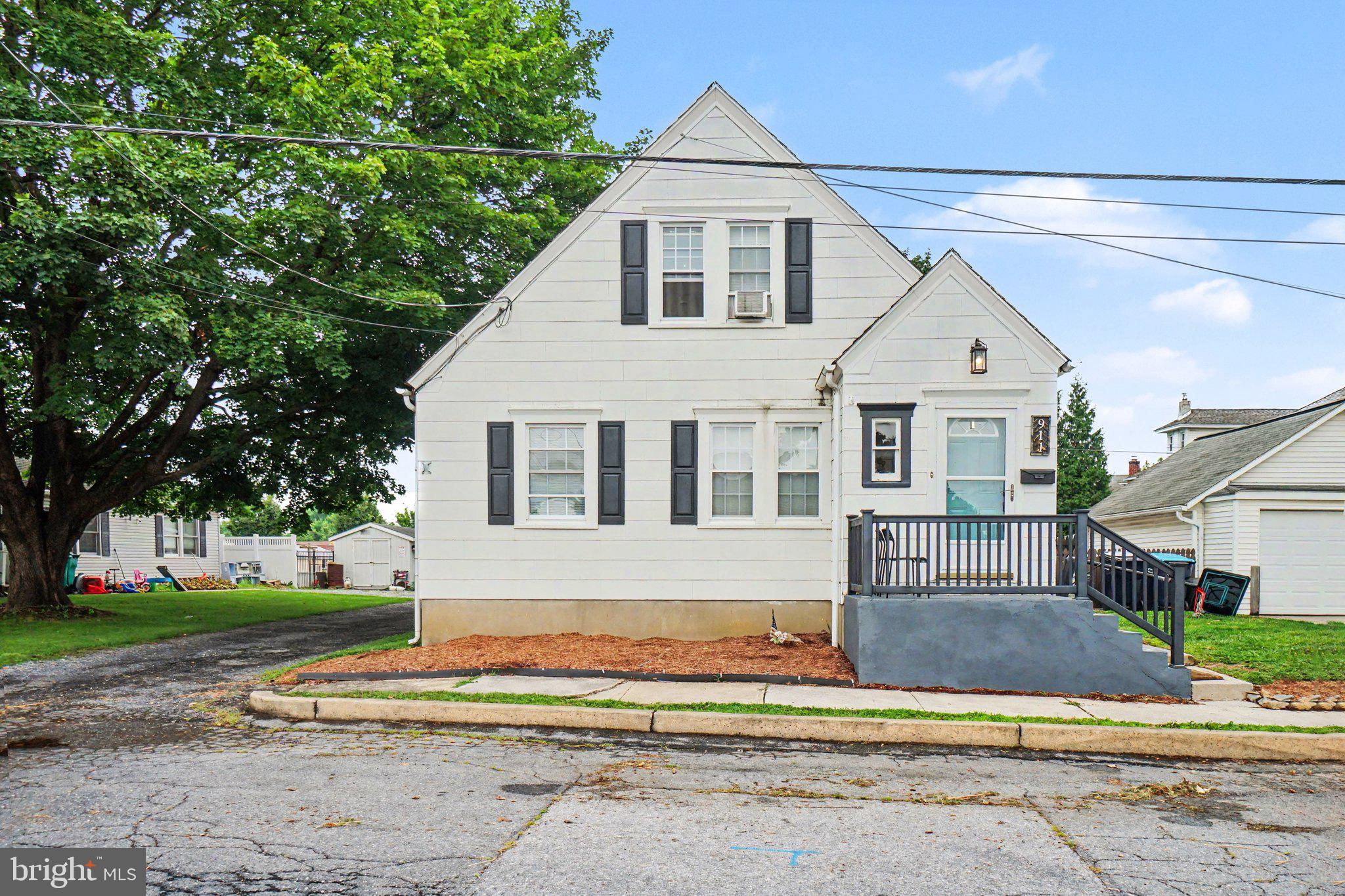 911 Cherry St, Palmyra, PA 17078