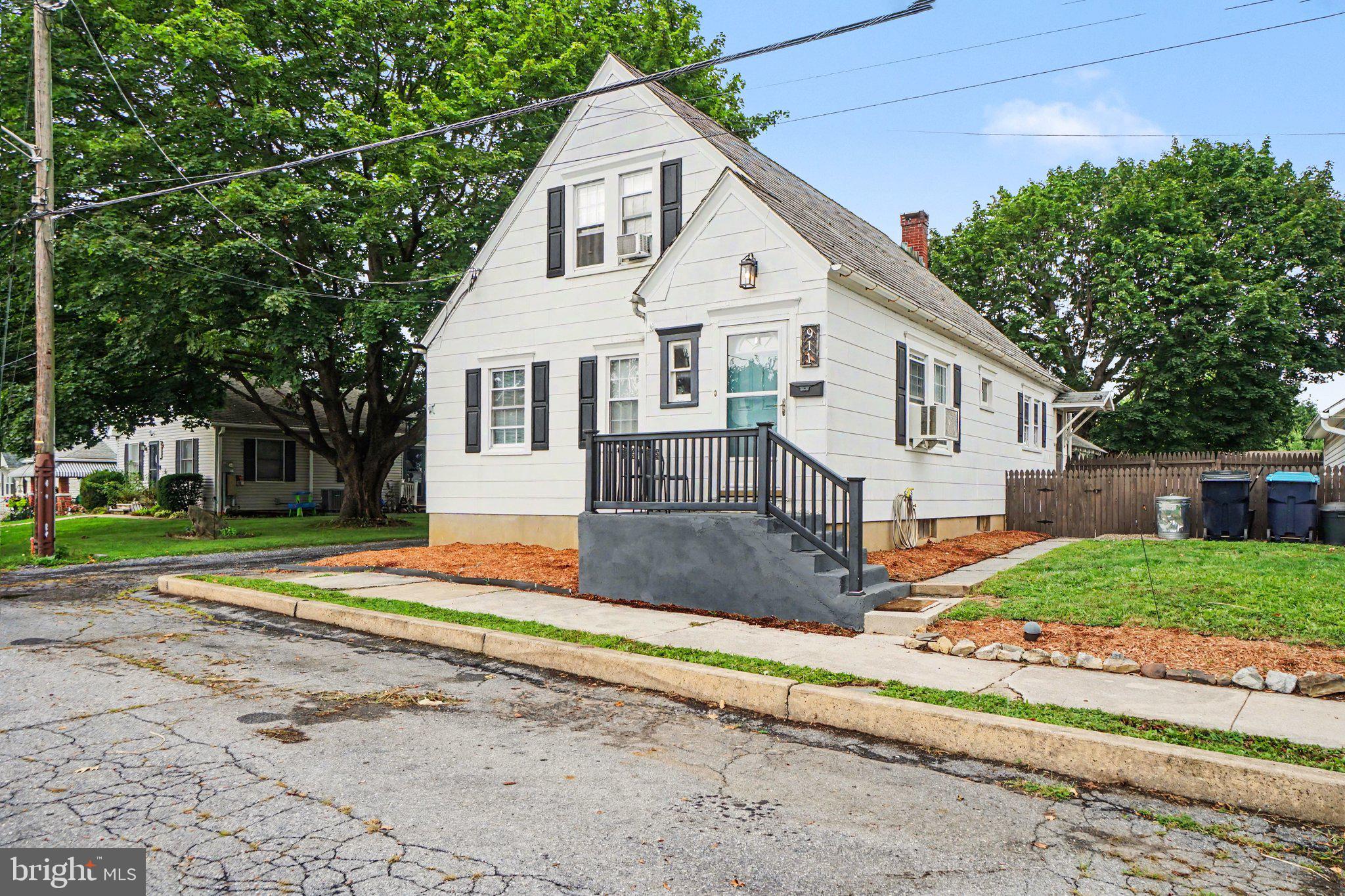 911 W Cherry St, Palmyra, PA 17078 photo