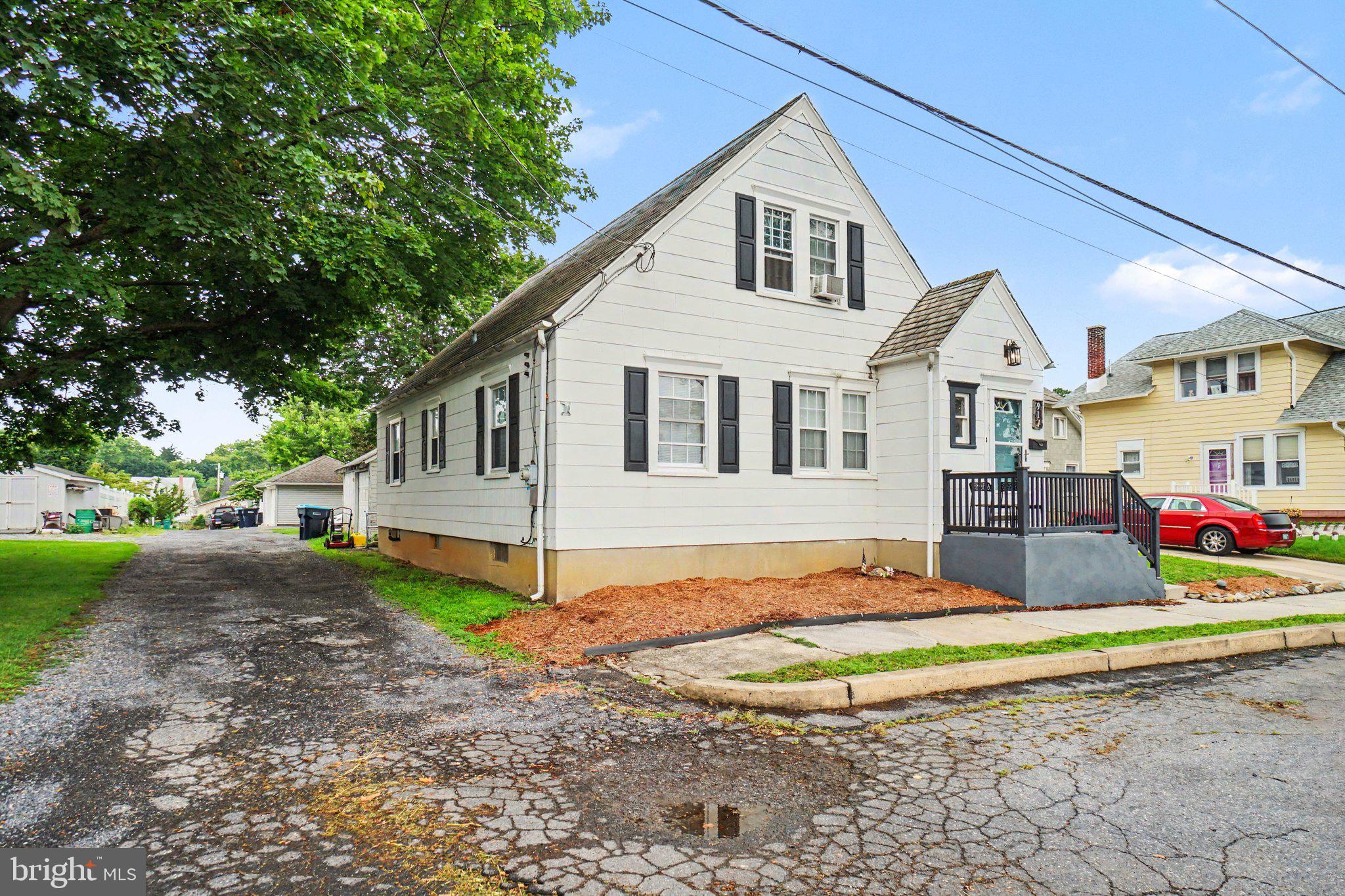 911 W Cherry St, Palmyra, PA 17078 photo