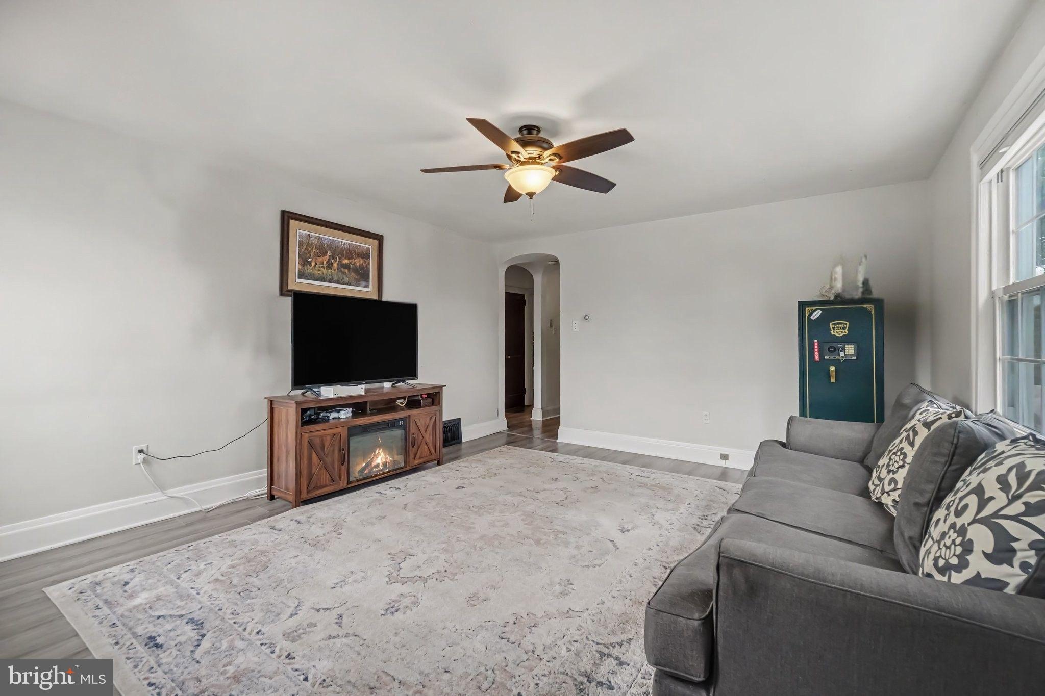 911 W Cherry St, Palmyra, PA 17078 photo