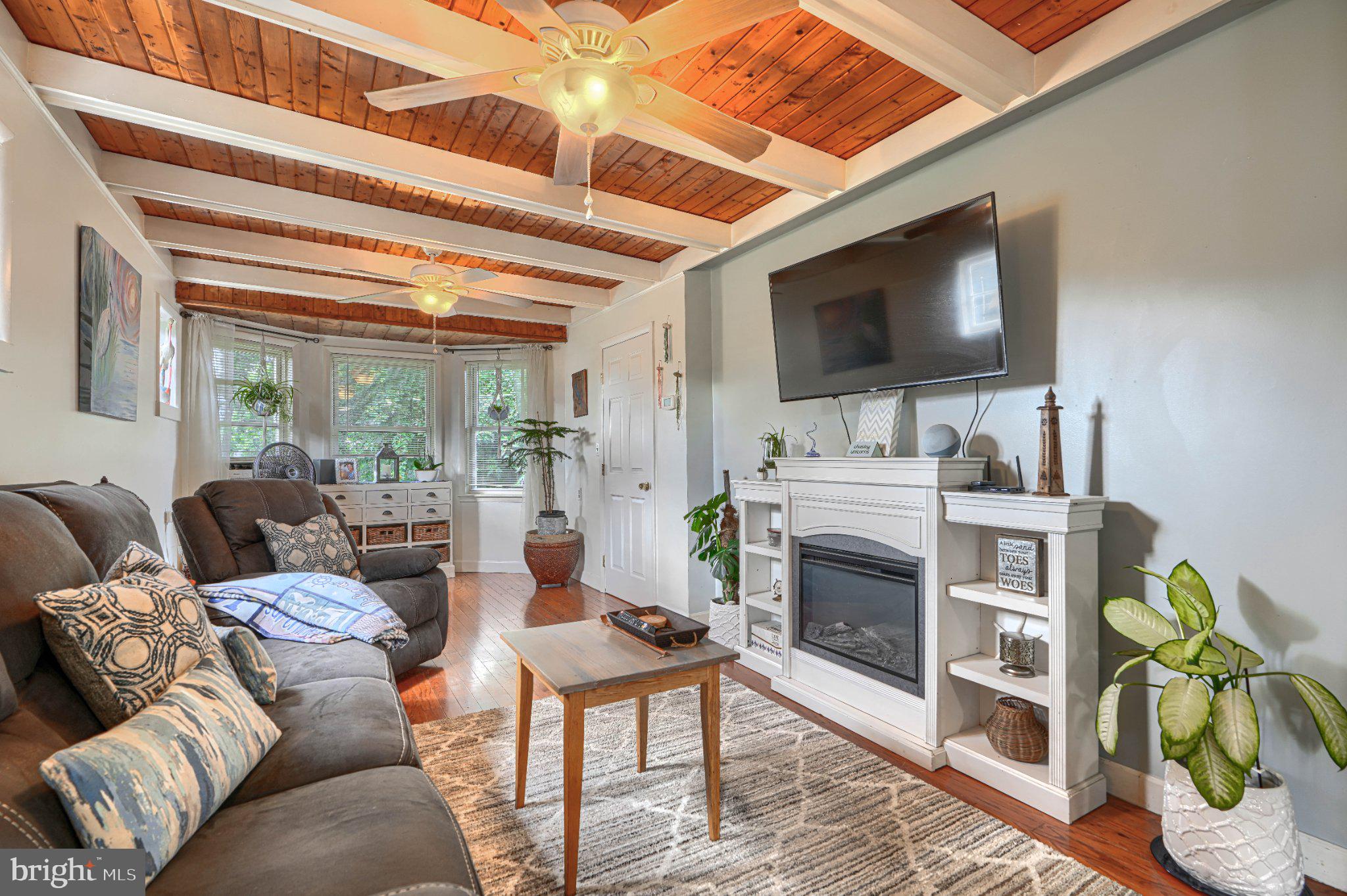 6828 Harewood Park Dr, Middle River, MD 21220