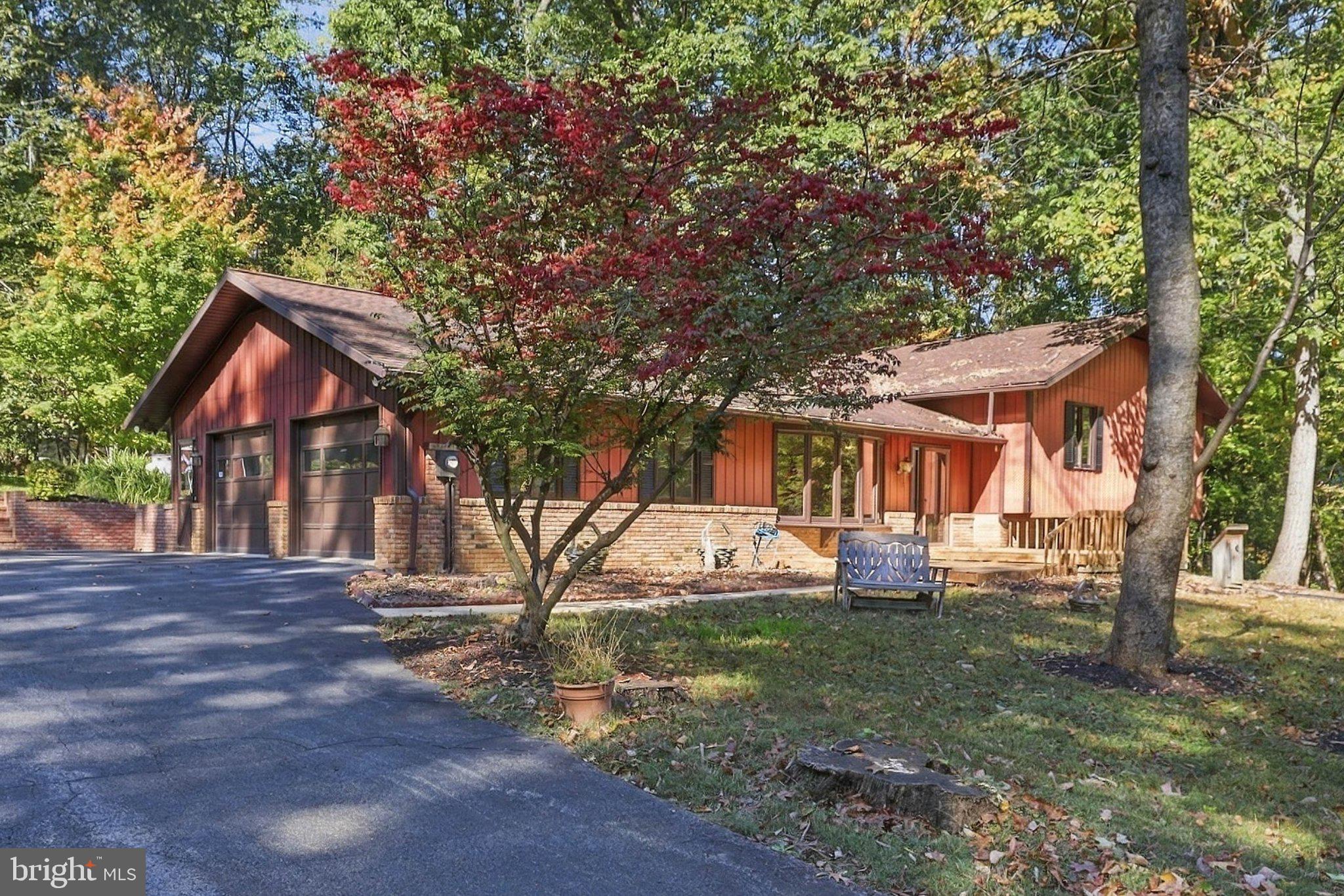 1313 Deer Ln, Lancaster, PA 17601