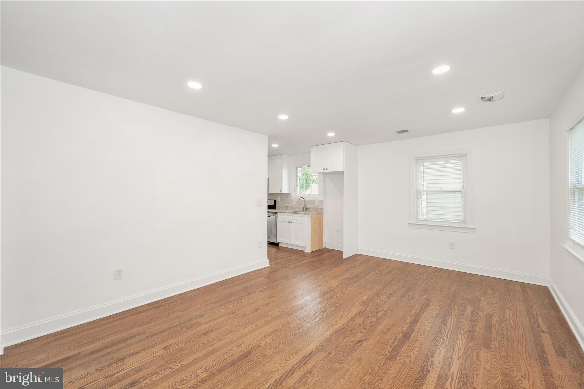 1925 Queensway, Baltimore, MD 21222 photo