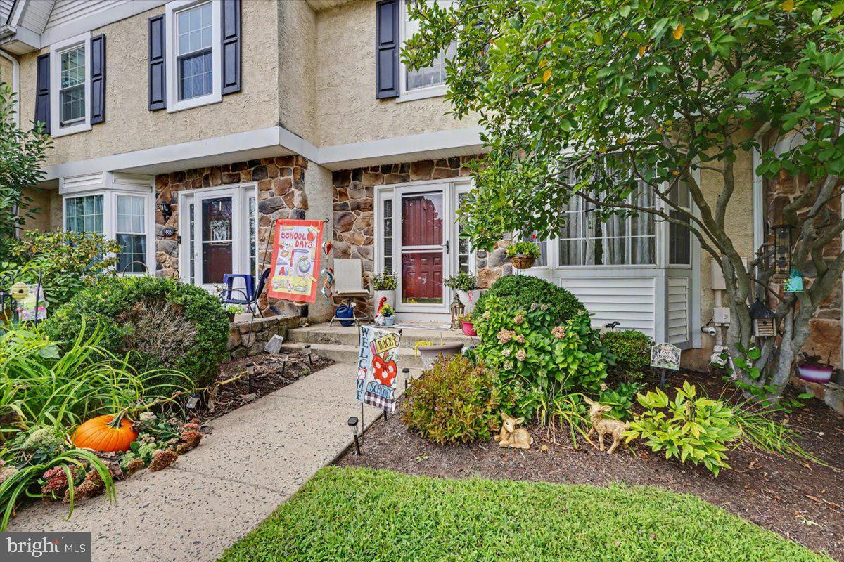 1604 Coventry Pointe Ln, Pottstown, PA 19465 photo