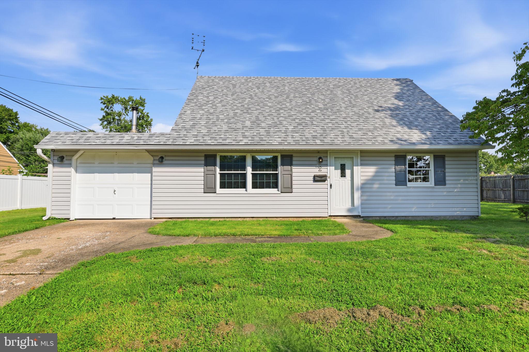2 Timothy Ln, Levittown, PA 19054 photo