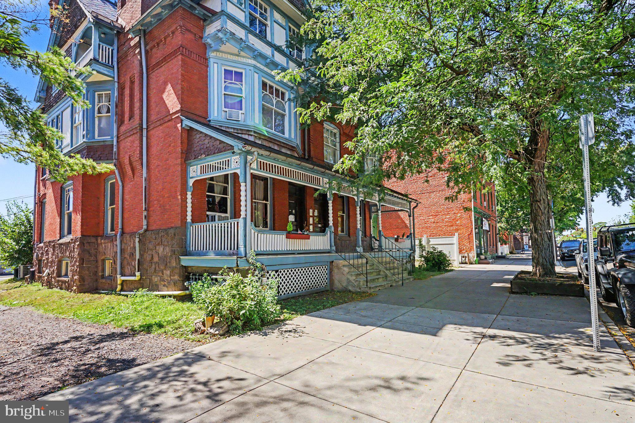 438 E High St, Pottstown, PA 19464 photo