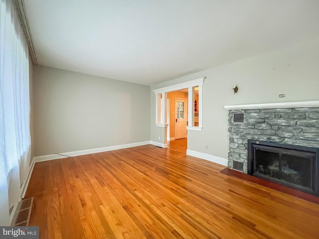 10 Makefield Rd, Morrisville, PA 19067 photo
