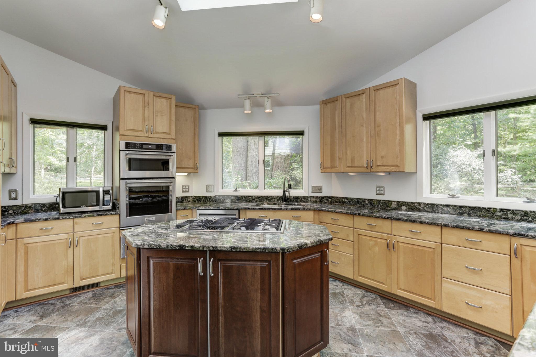 10373 Currycomb Ct, Columbia, MD 21044 photo