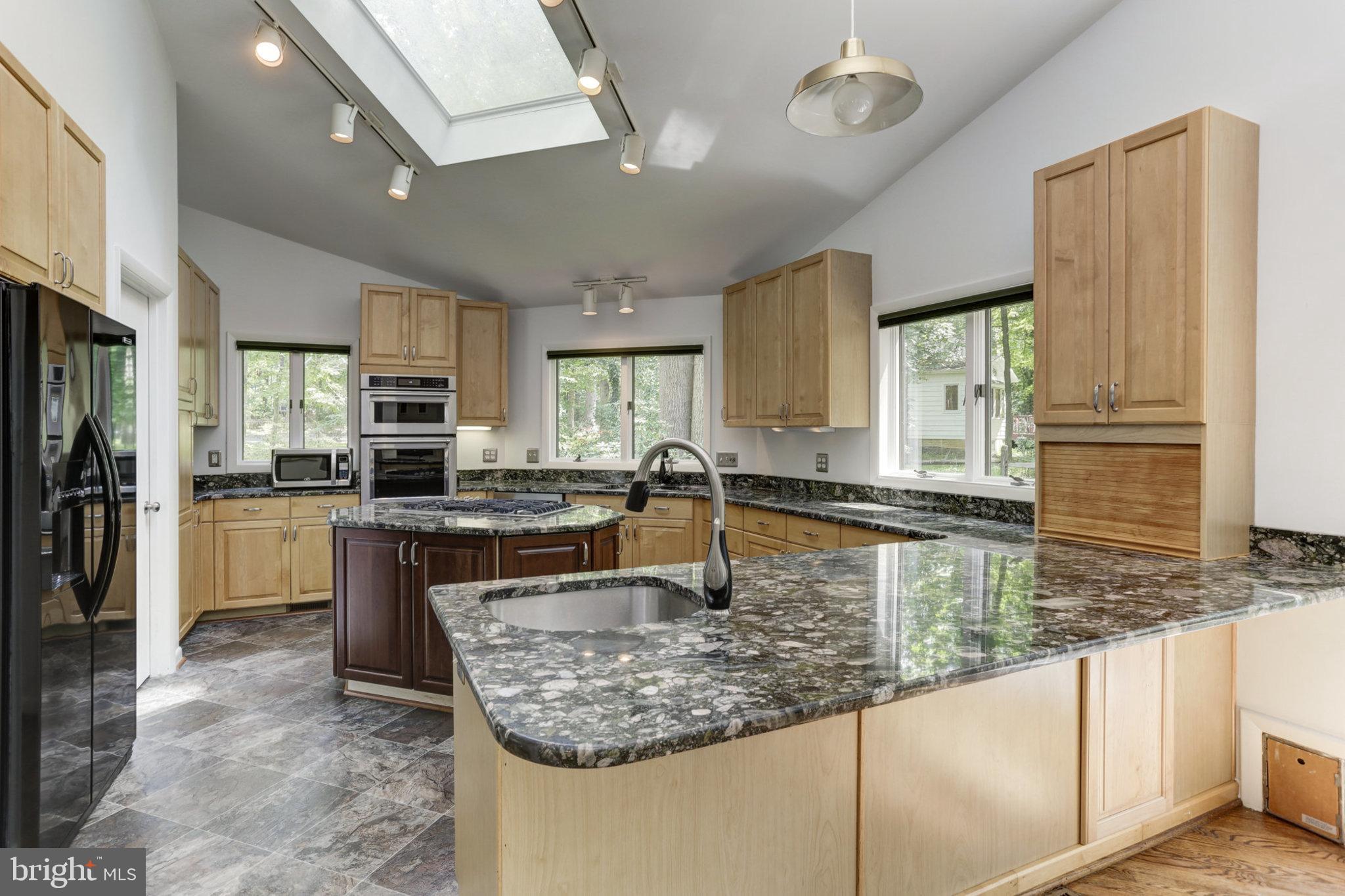 10373 Currycomb Ct, Columbia, MD 21044 photo