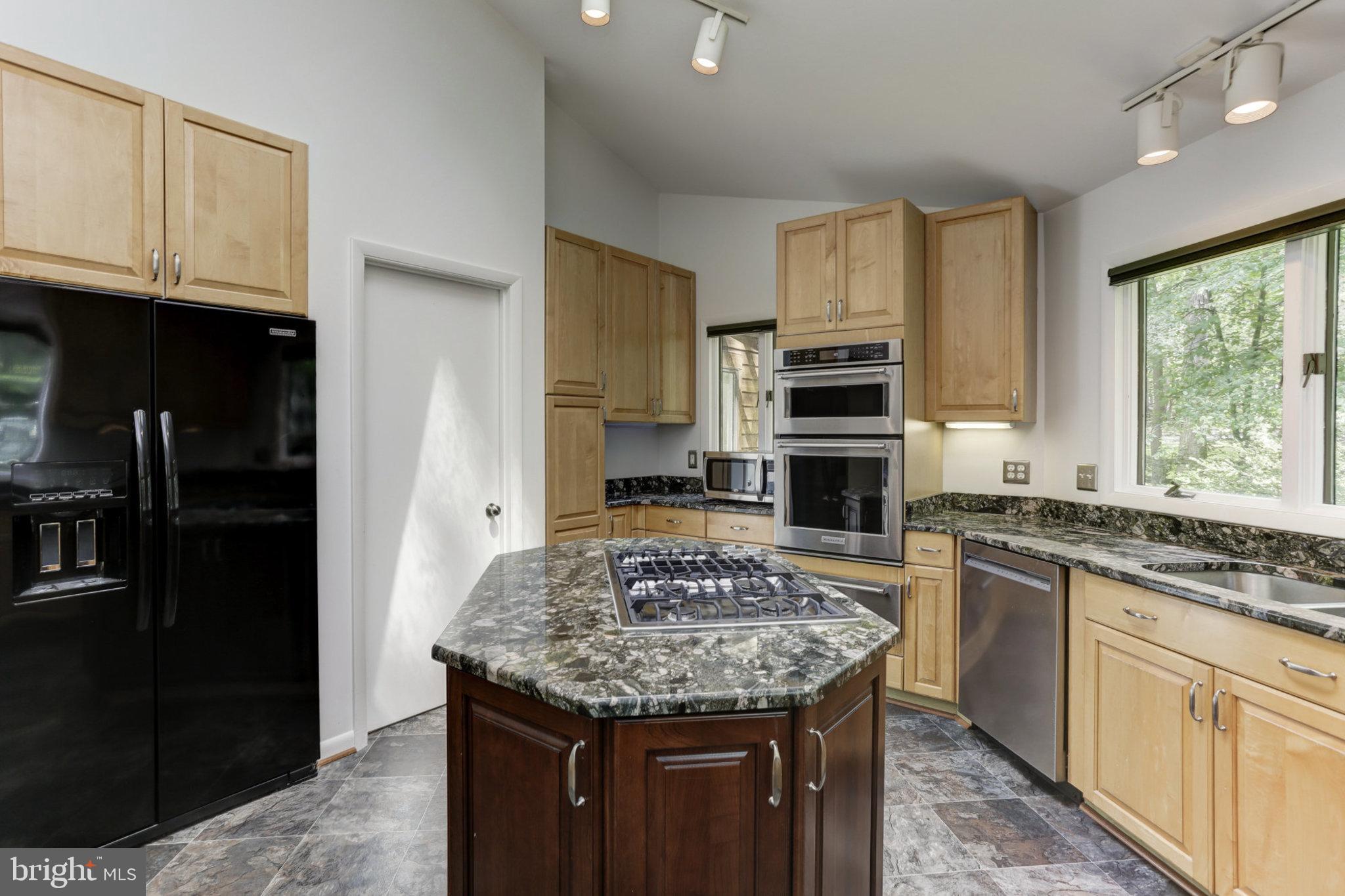 10373 Currycomb Ct, Columbia, MD 21044 photo