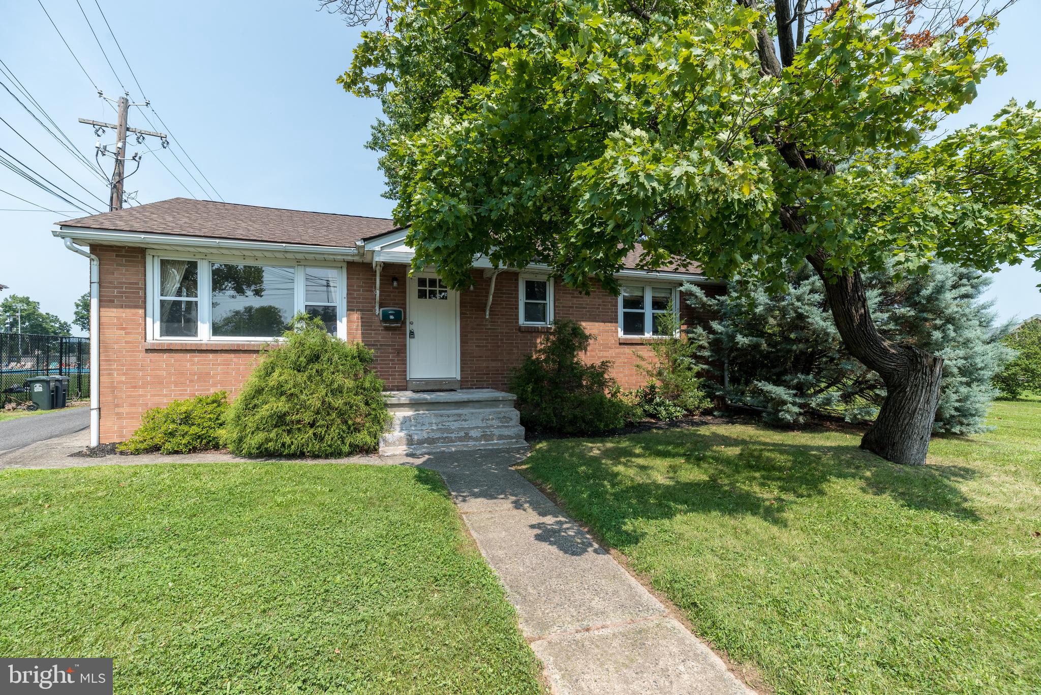 535 W Mill St, Quakertown, PA 18951 photo