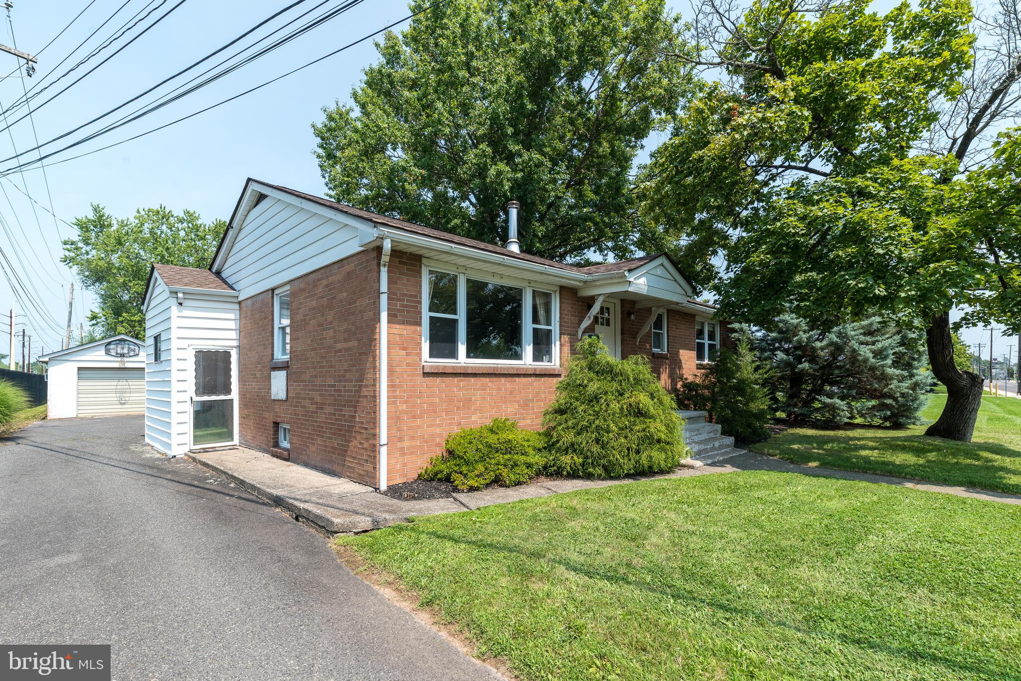 535 W Mill St, Quakertown, PA 18951 photo