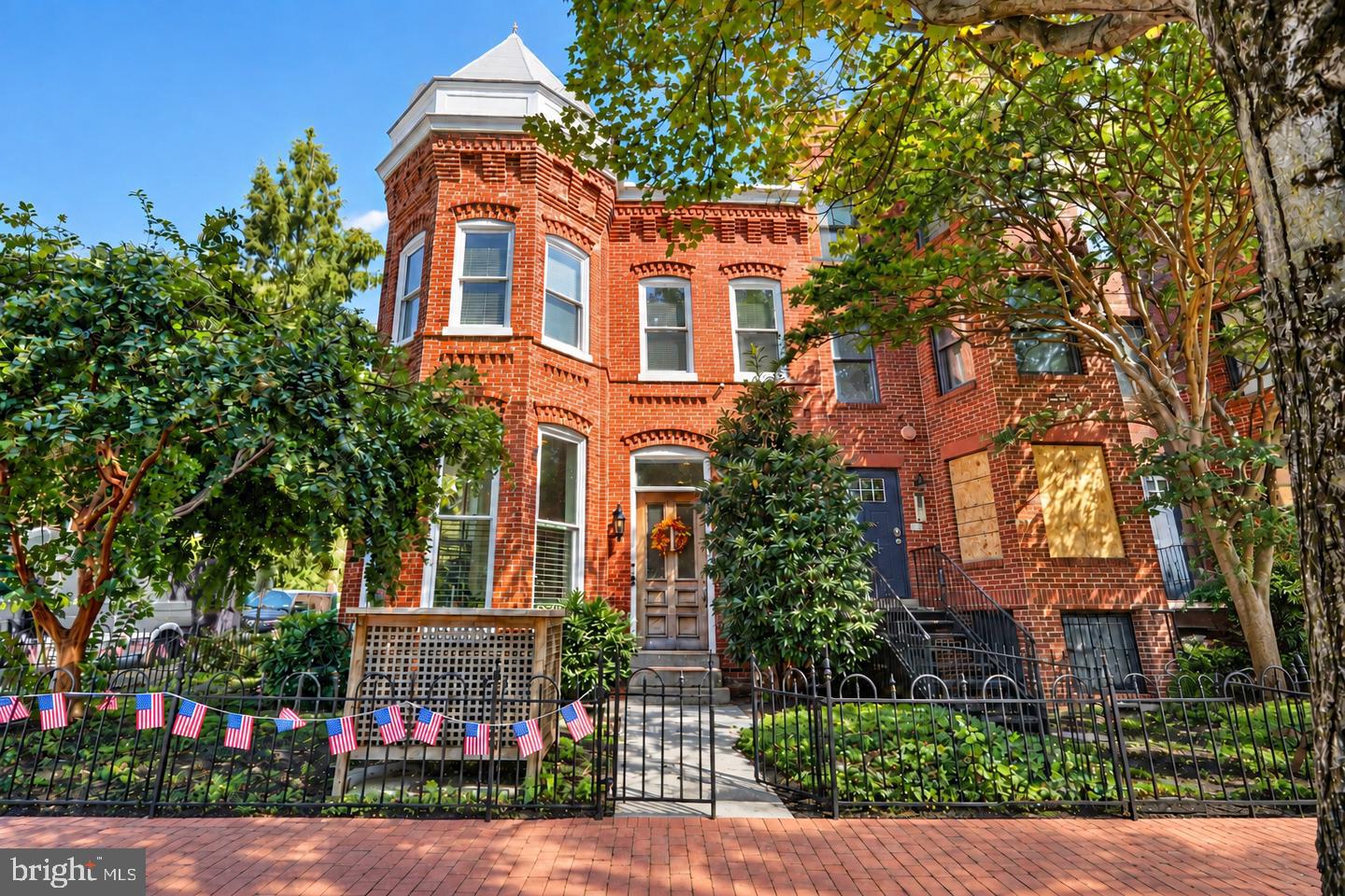 251 8th St, Washington, DC 20002