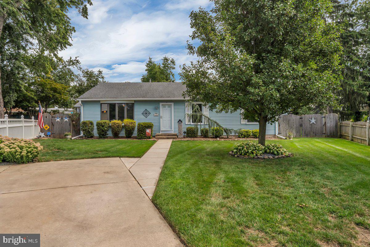 19 Devon Ct, Maple Shade, NJ 08052 photo