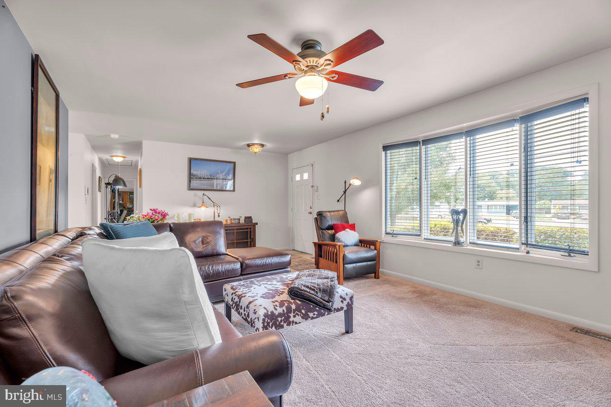 19 Devon Ct, Maple Shade, NJ 08052 photo