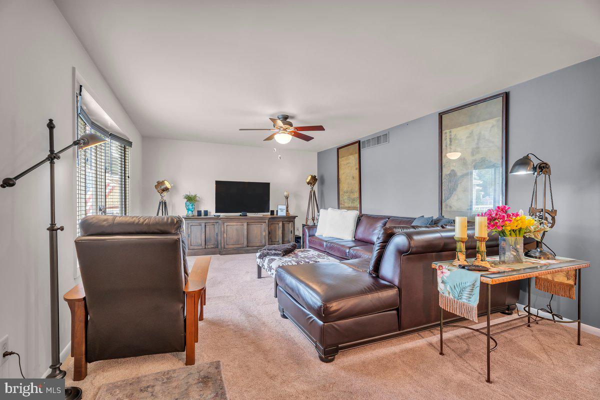 19 Devon Ct, Maple Shade, NJ 08052 photo