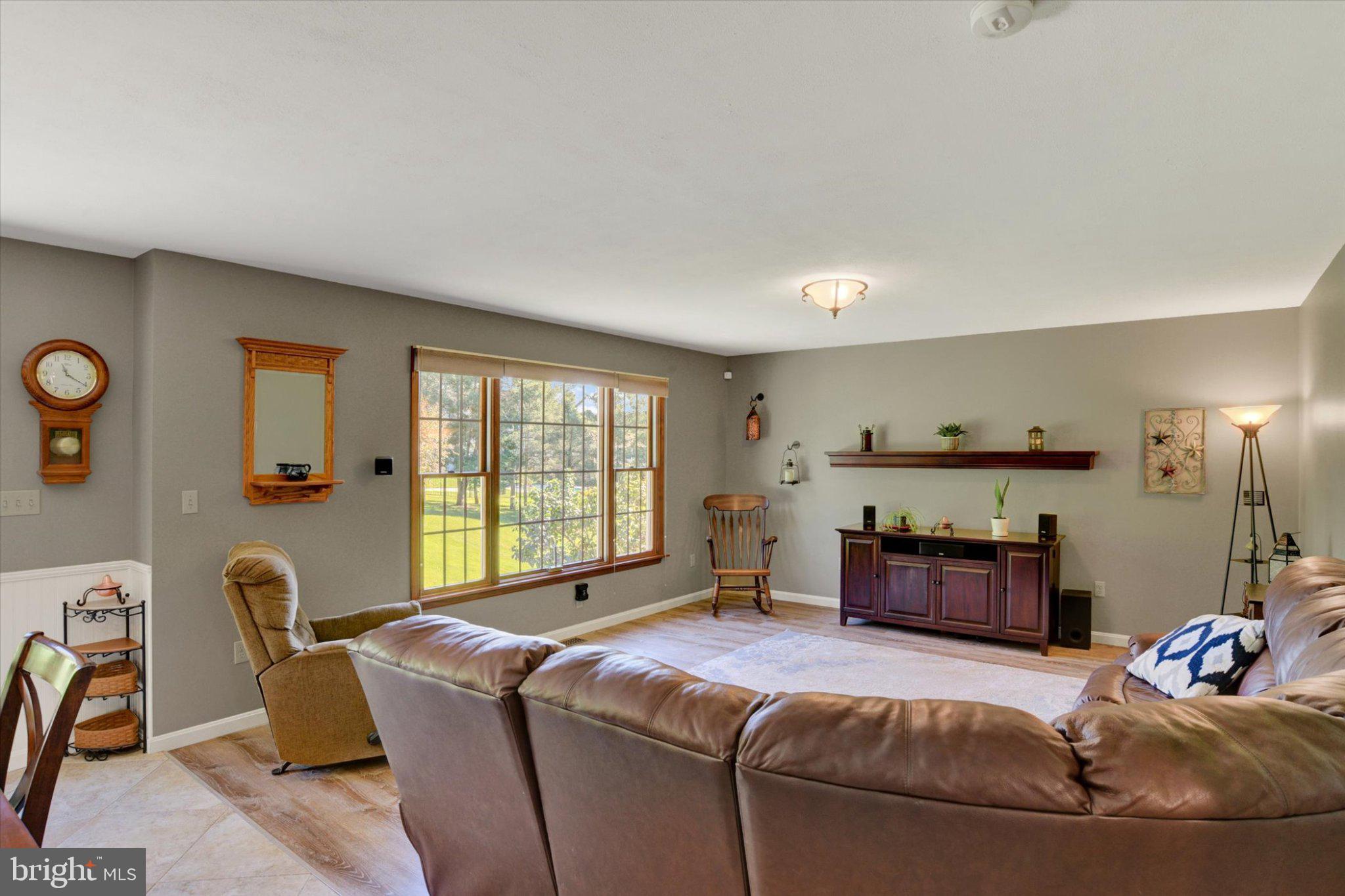 410 Hemlock Dr, New Cumberland, PA 17070 photo