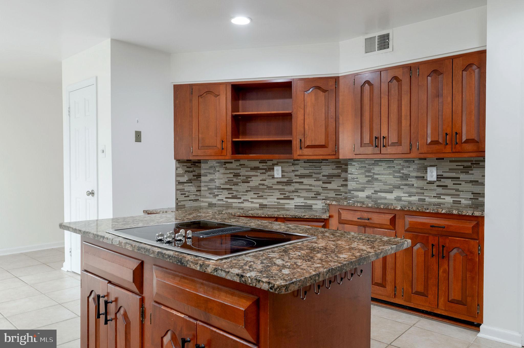 706 Ridge Dr, Mc Lean, VA 22101 photo