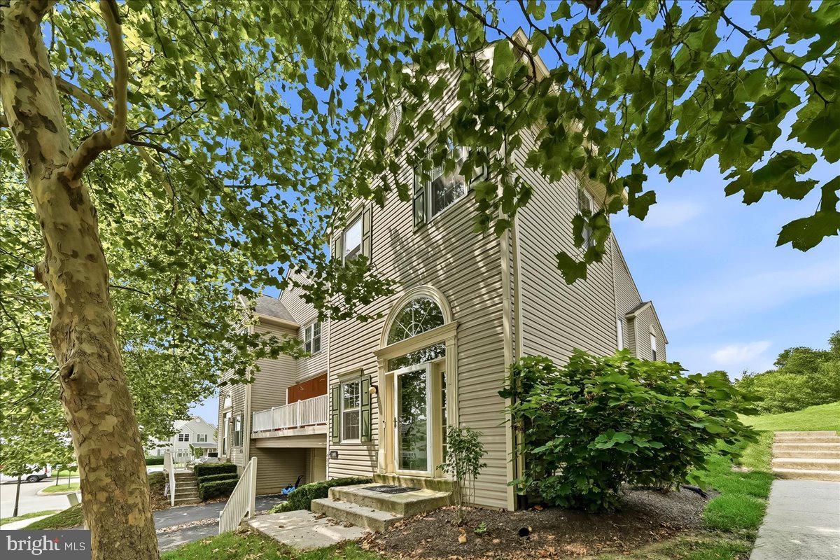 483 Stoneglen St, Collegeville, PA 19426 photo