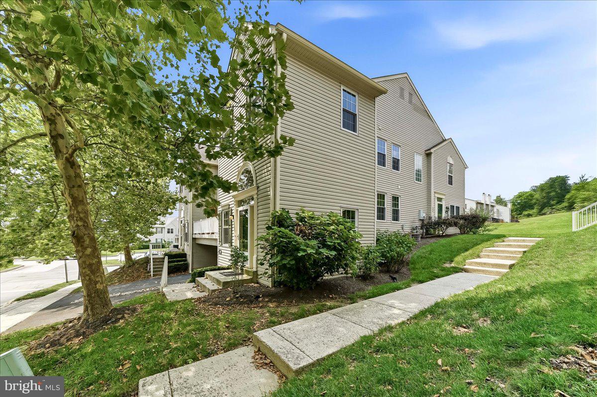 483 Stoneglen St, Collegeville, PA 19426 photo