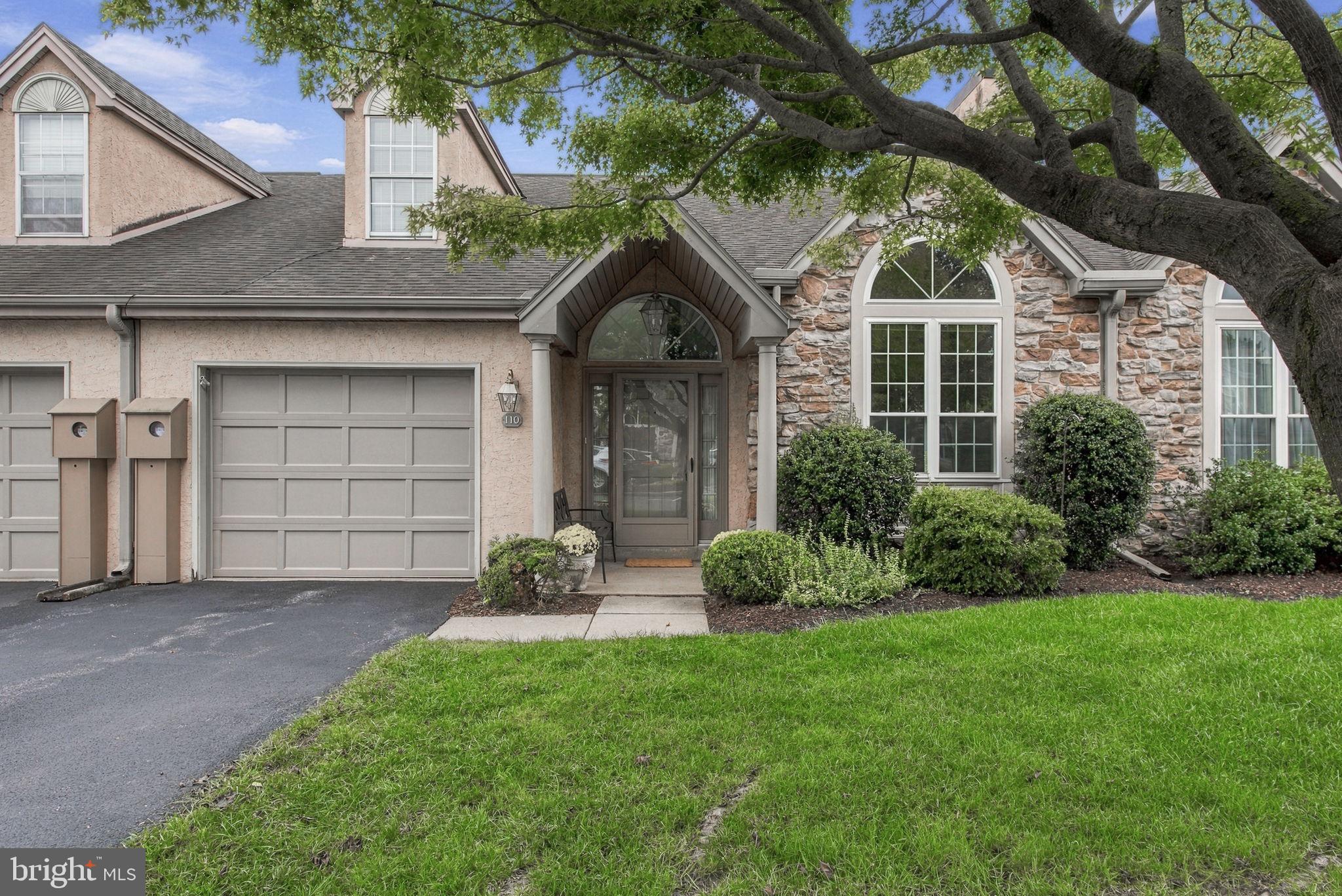 110 Greenview Dr, Lancaster, PA 17601