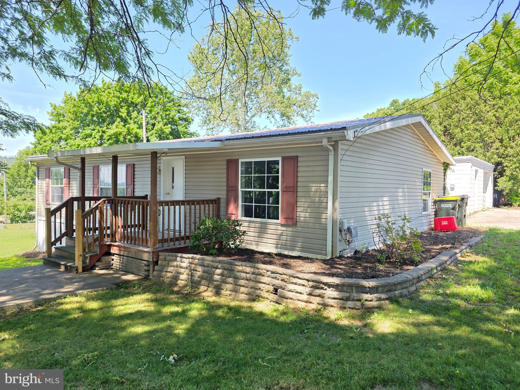 146 Reamstown Rd, Stevens, PA 17578
