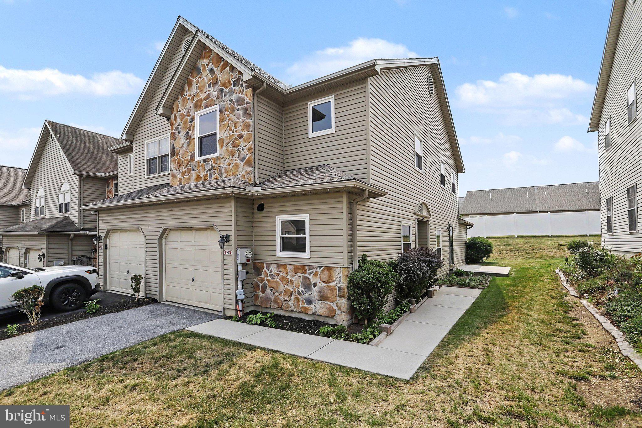 136 Kristy Ln, Harrisburg, PA 17111 photo
