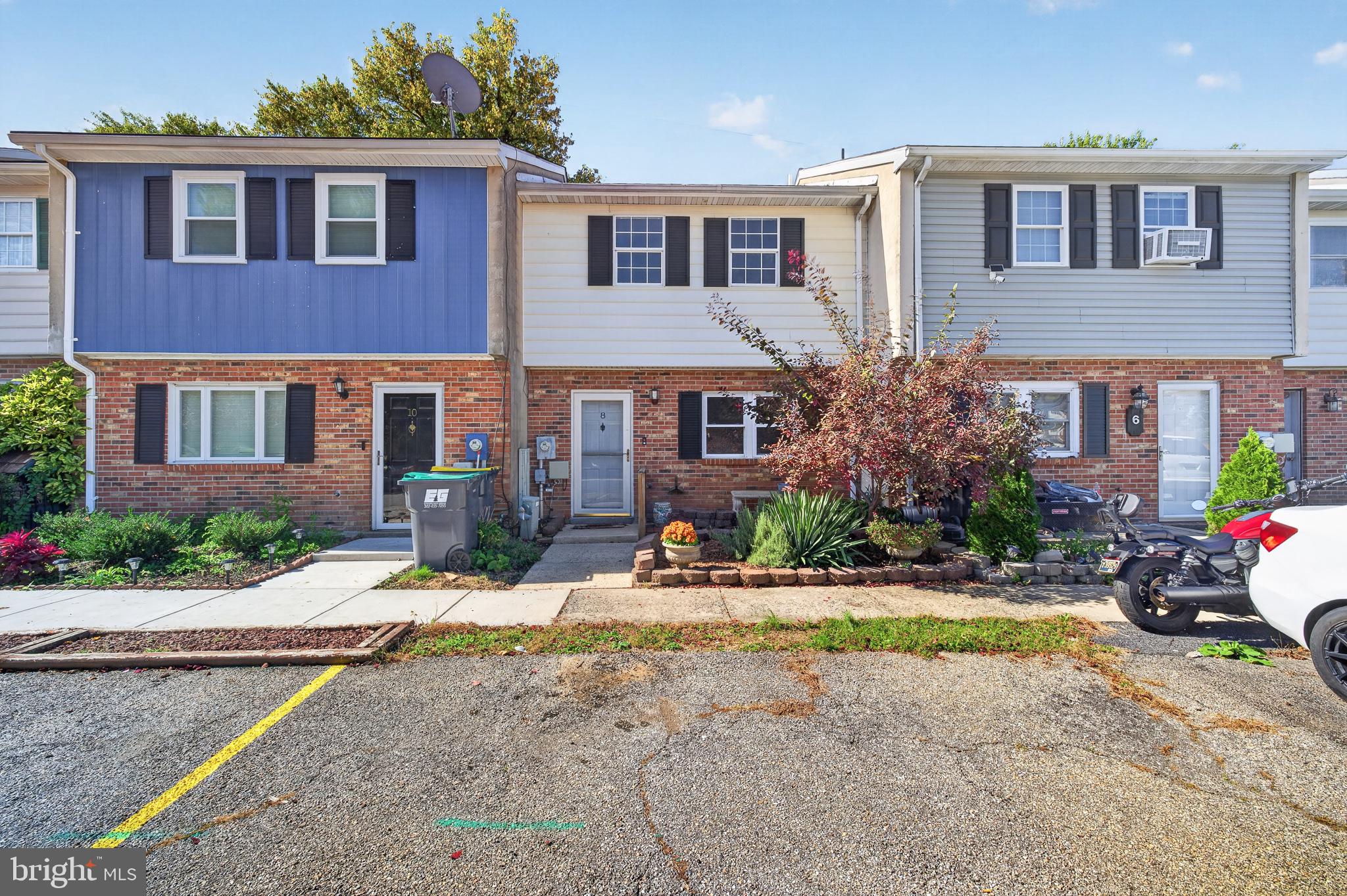 8 James Ct, Newark, DE 19702