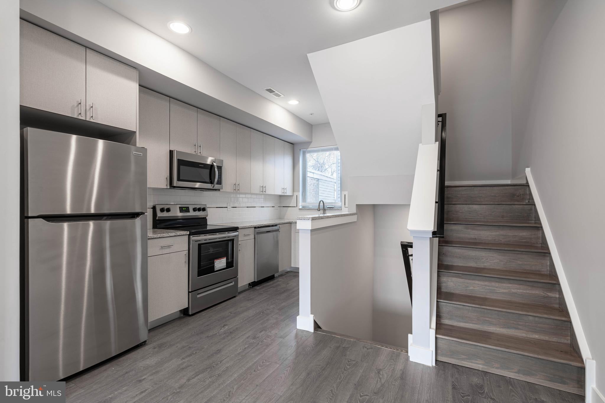 531 W Berks St, Philadelphia, PA 19122 photo