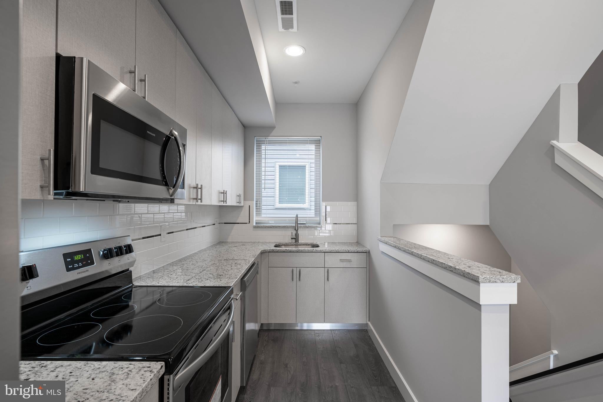 531 W Berks St, Philadelphia, PA 19122 photo