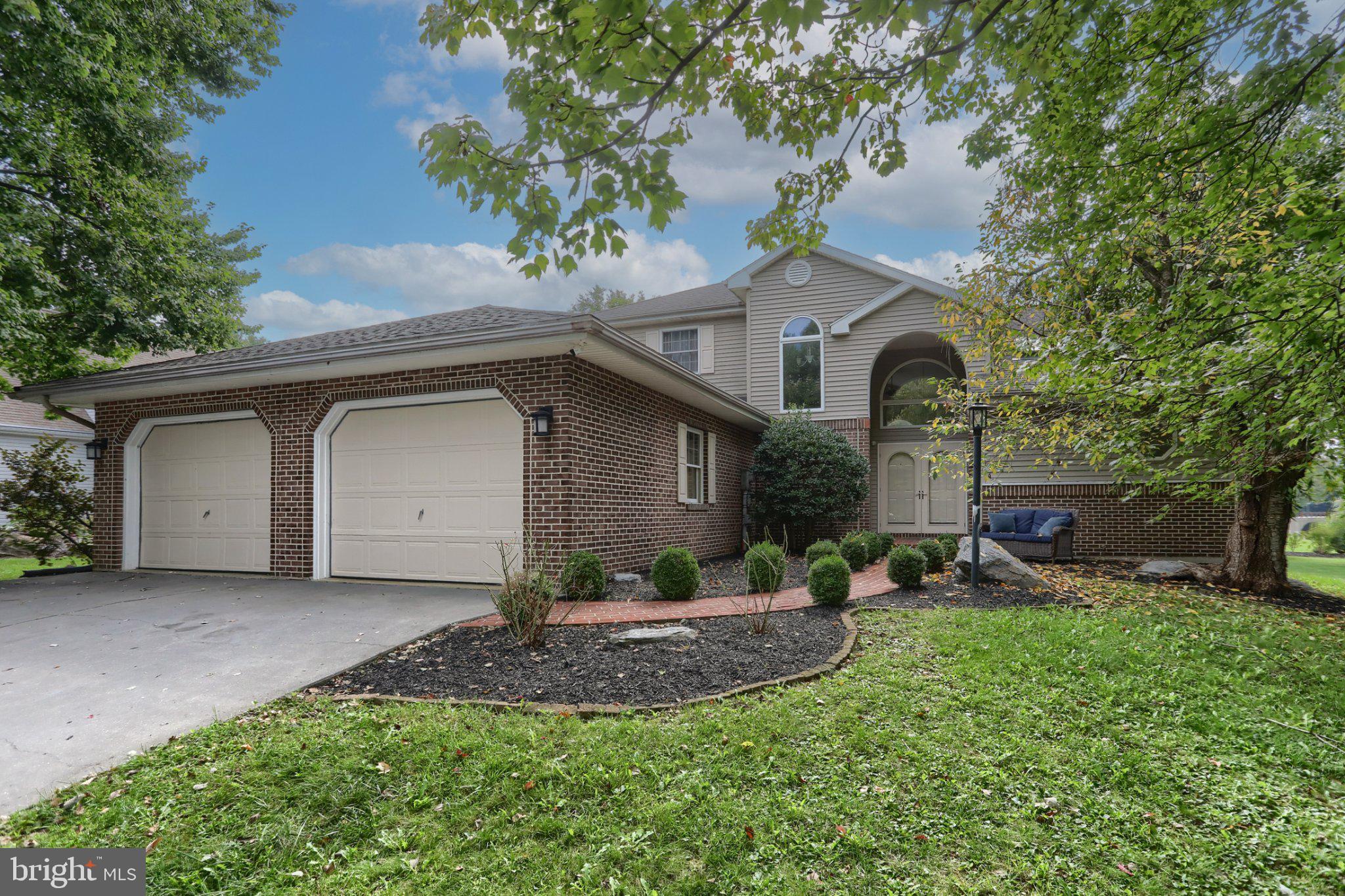 717 Brookside Ln, Holbrook, PA 17042